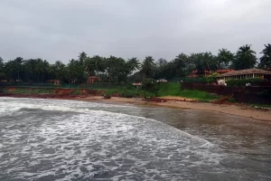 Sinquerim Beach image during monsson season
